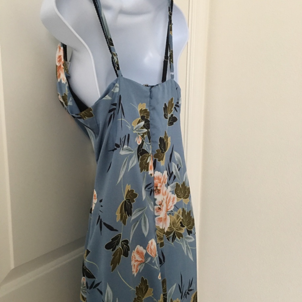 NWOT SkY Blue Floral Spaghetti Straps. Size 10 - Picture 6 of 7
